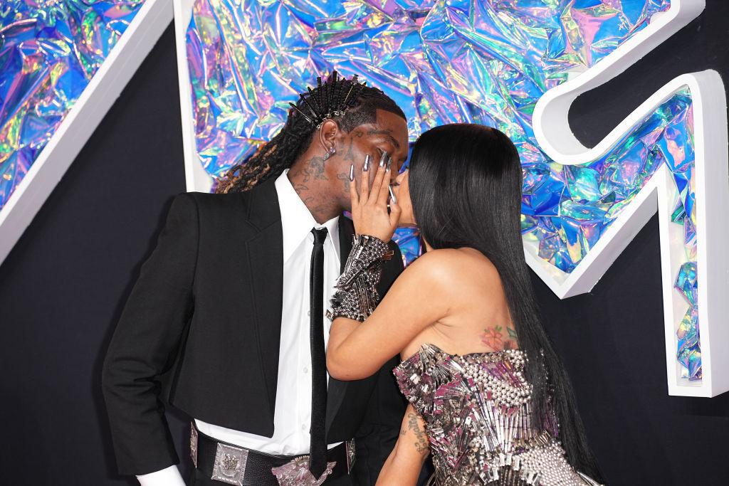 Cardi B Vows To Ditch ‘Dead Weight’ After Breaking Up With Offset