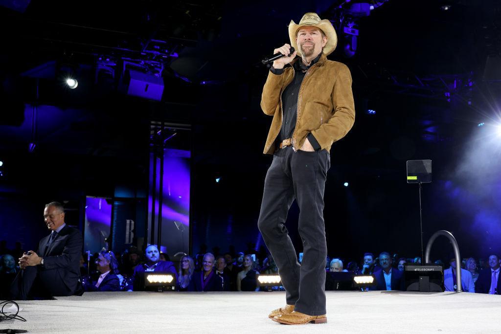 Inside The Feud Between Toby Keith And The Chicks’ Natalie Maines