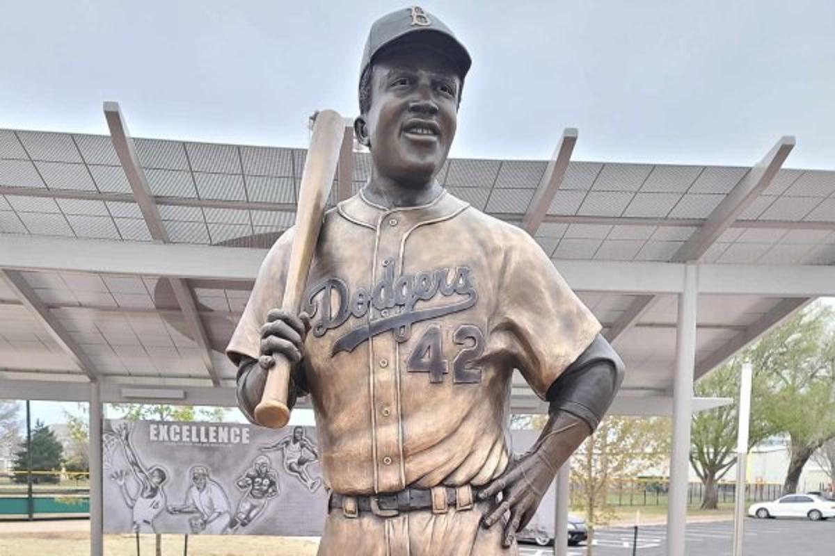A photograph of the Jackie Robinson statue that formerly sat in the Wichita park
